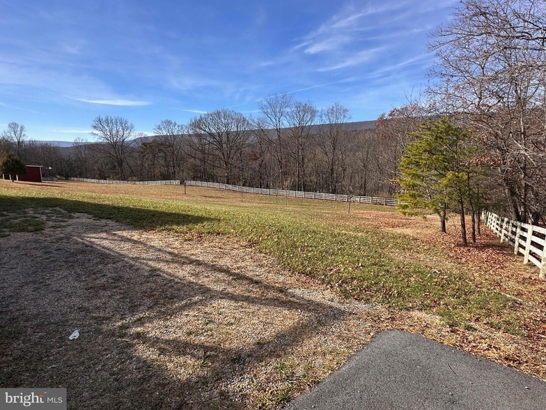 Primary Photo - 22 Silverhill Ln