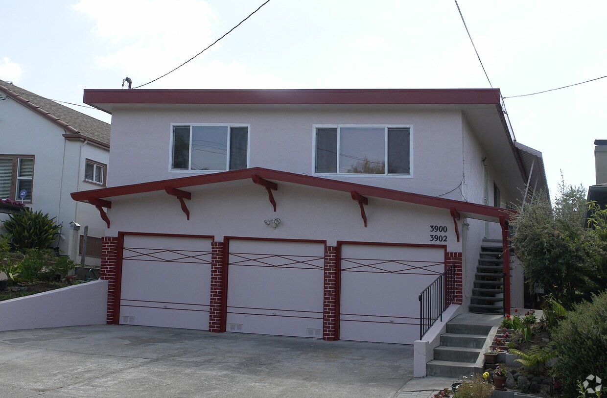 Building Photo - 3900-3902 Everett Ave