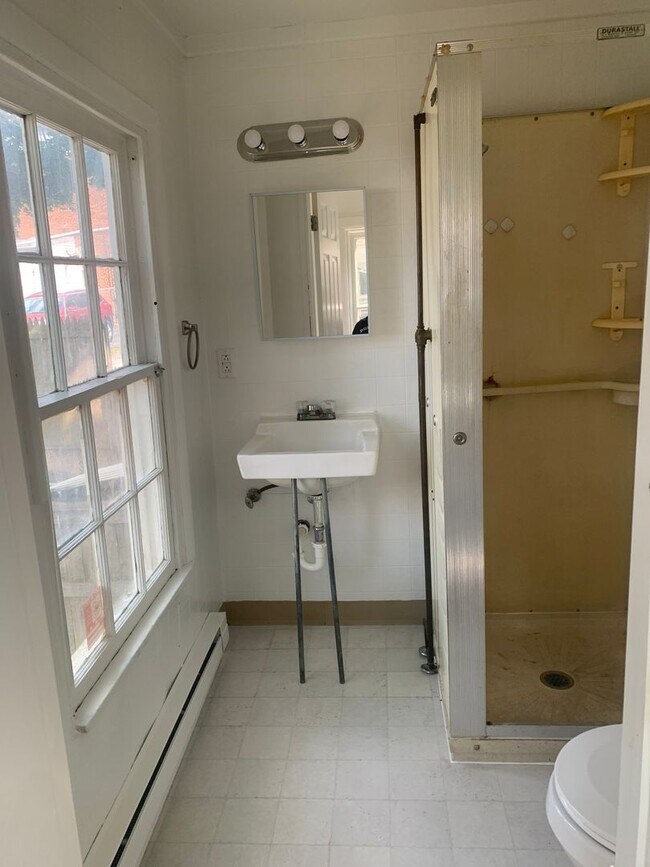 Foto del edificio - Available Now!