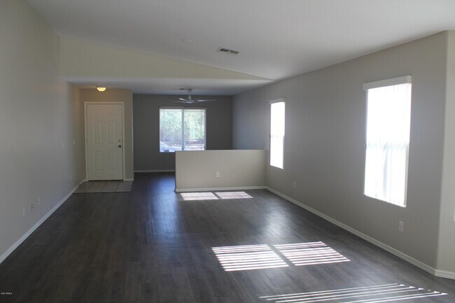 Building Photo - 9540 W Heber Rd