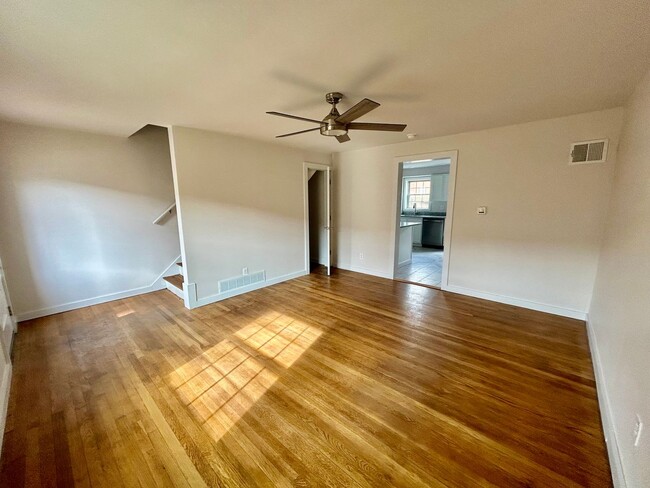 Photo - 2 Bedroom In Meadowthorpe ! Townhome