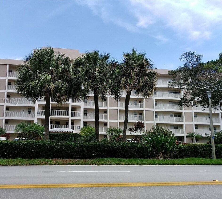 Primary Photo - 2851 S Palm Aire Dr