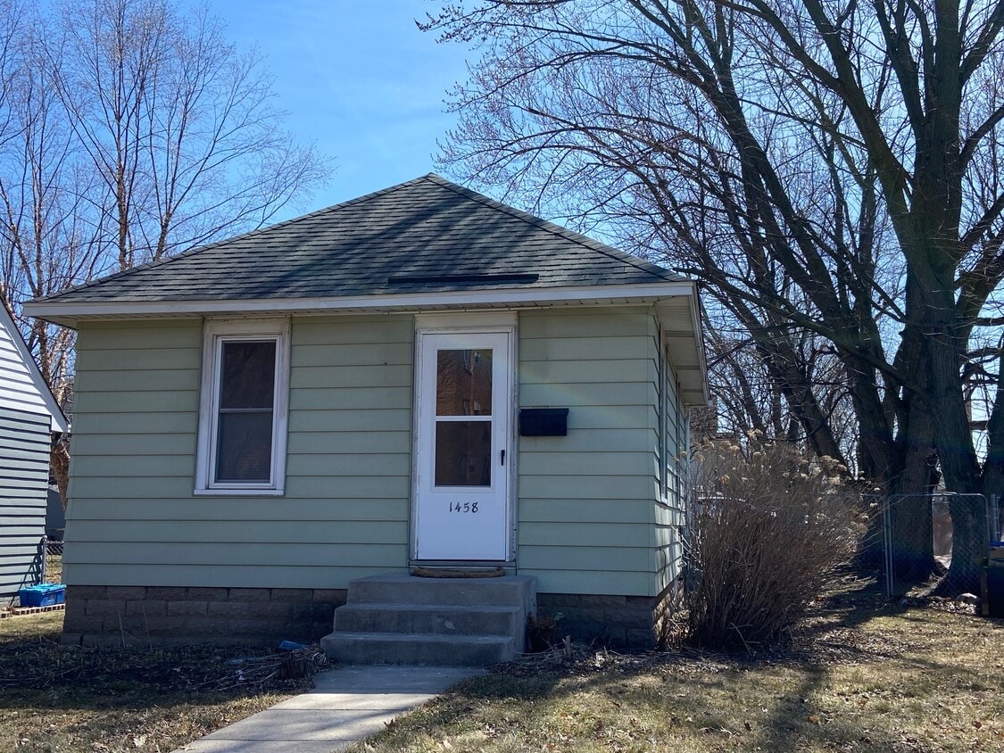 Primary Photo - 1458 Almond Ave