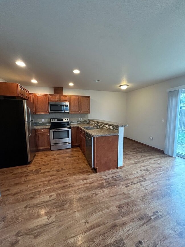 Foto del edificio - Spacious 3 Bedroom 2.5 Bath Duplex in Post Falls