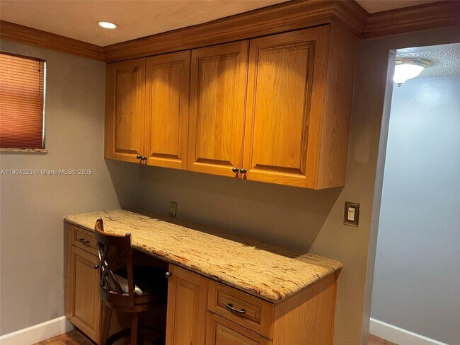 Building Photo - 8735 Ramblewood Dr