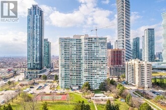 Building Photo - 550 Webb Dr