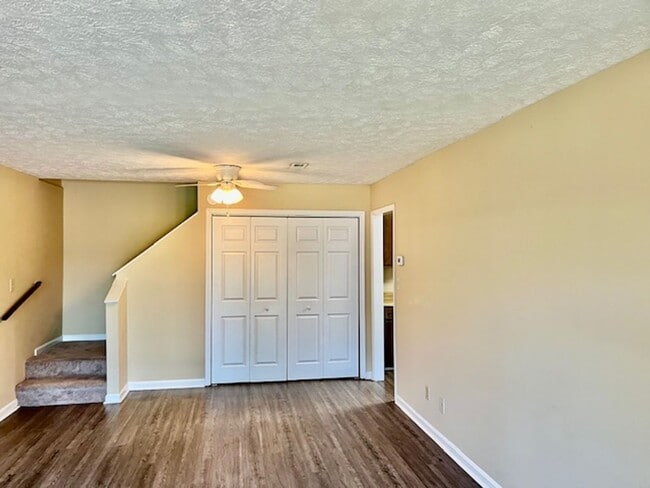 Building Photo - Conifer Ring #26 A&amp;B