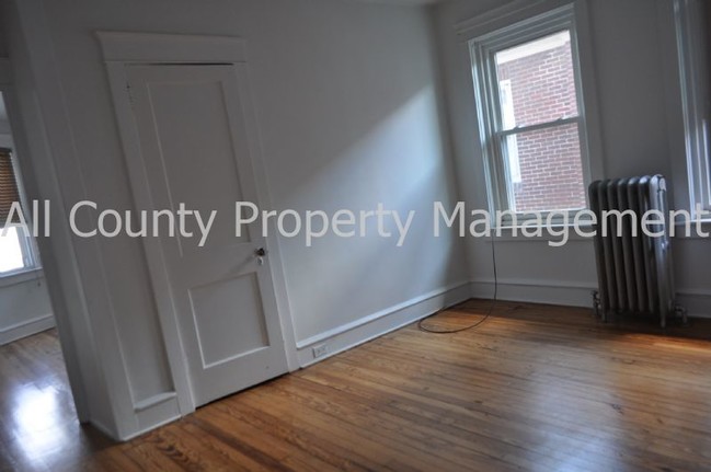 Building Photo - 2312 Hoffer Ave