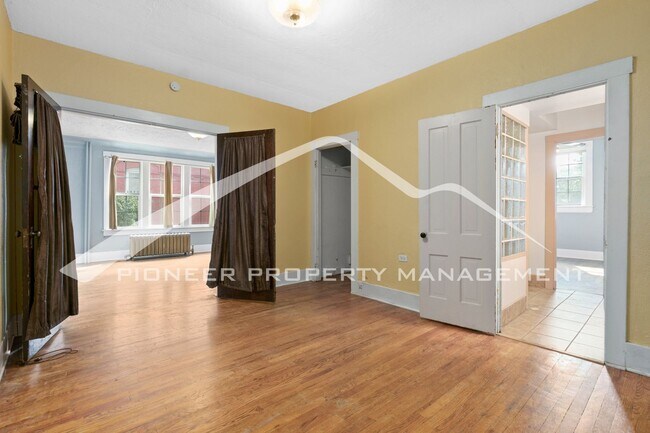 Building Photo - Upper Duplex with 2 Car Garage and Private...