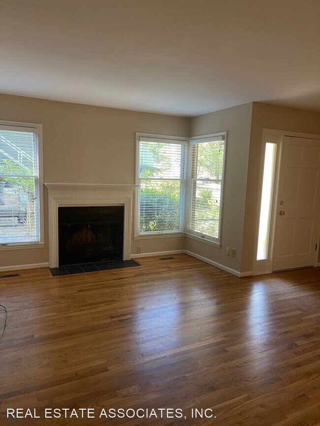 Building Photo - 3 br, 2 bath House - 7 Lark Circle