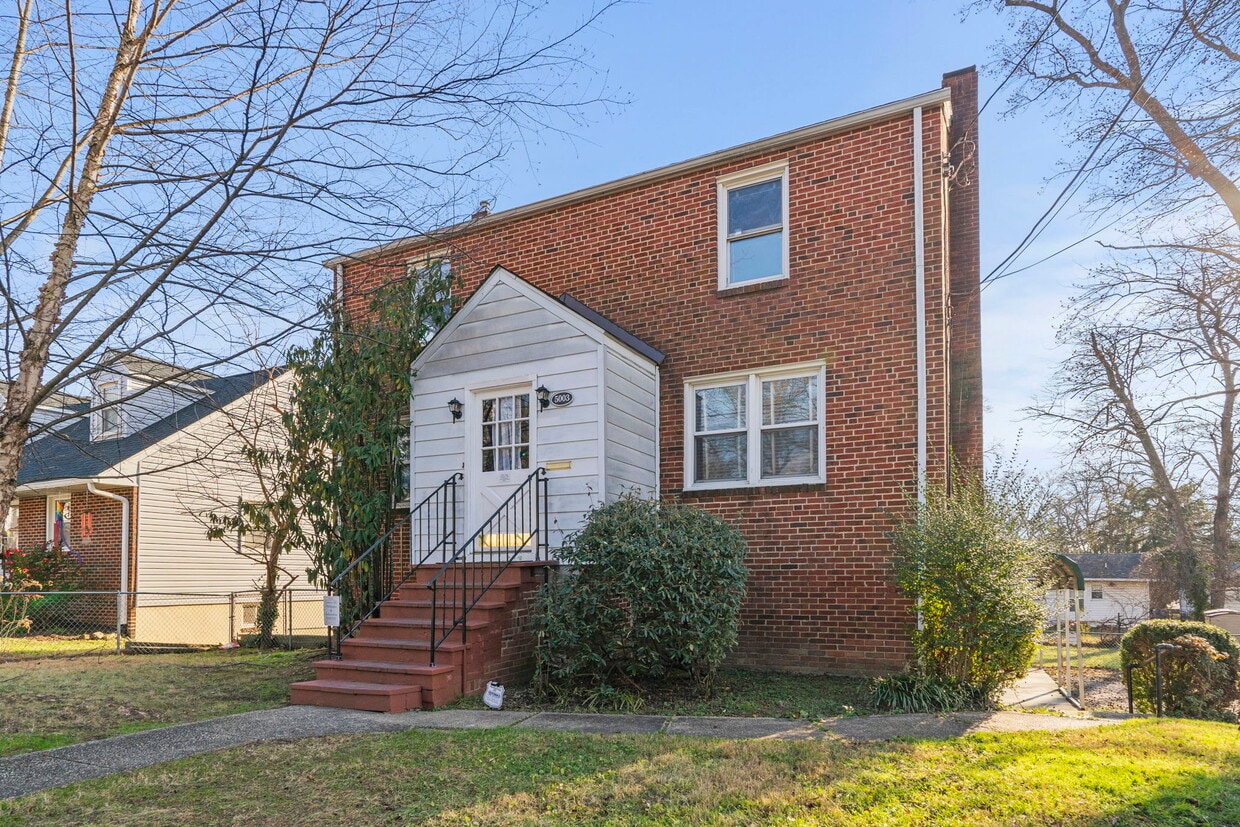 Photo - 8305 48th Ave