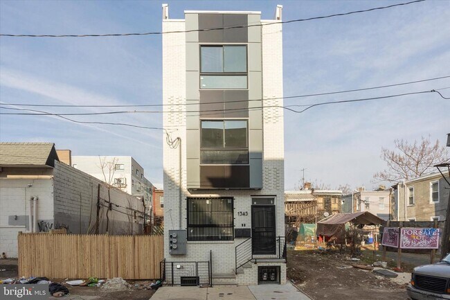 Foto del edificio - 1343 W York St
