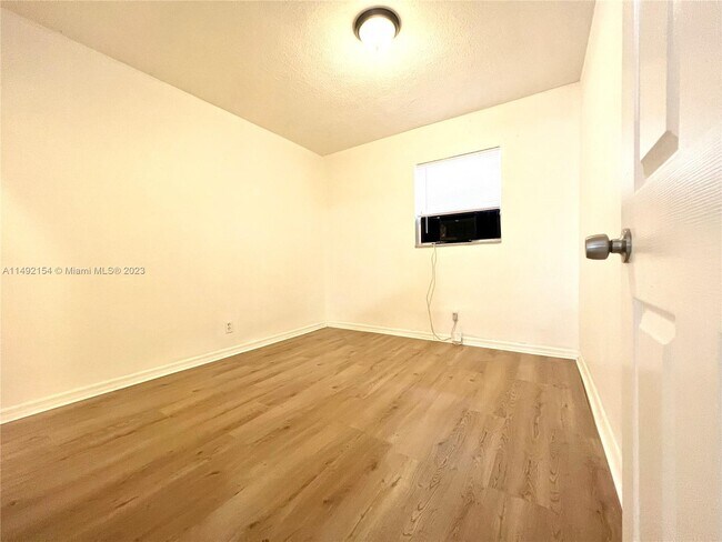 Foto del edificio - 705 SW 13th Ave
