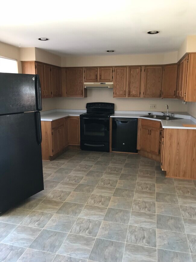 Building Photo - 7028 Newbridge Dr