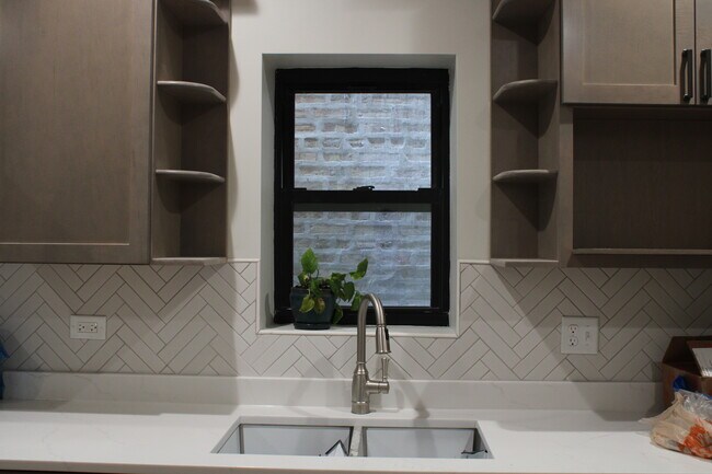 Kitchen Sink - 4343 N Ashland Ave