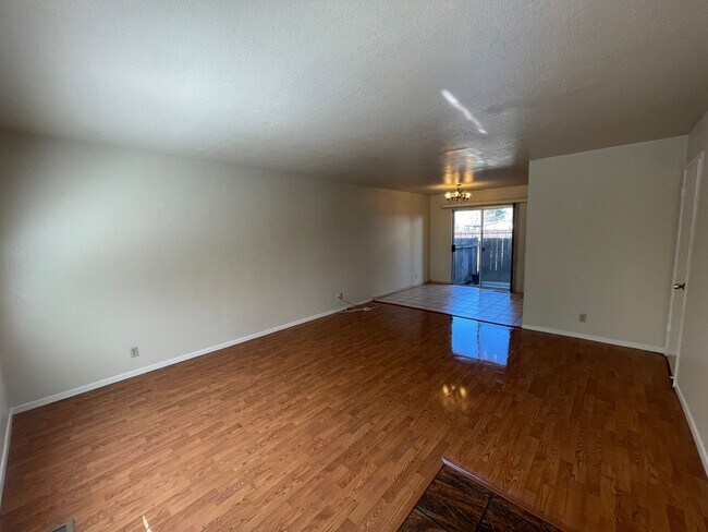 Foto del edificio - Great Shape Livermore Townhouse near Downtown