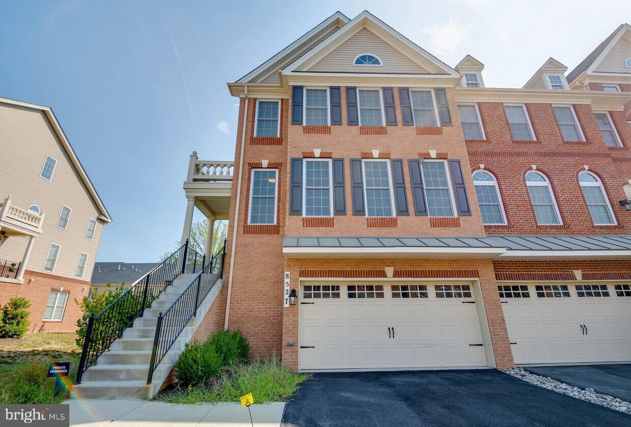 Foto principal - 8527 Pine Springs Dr