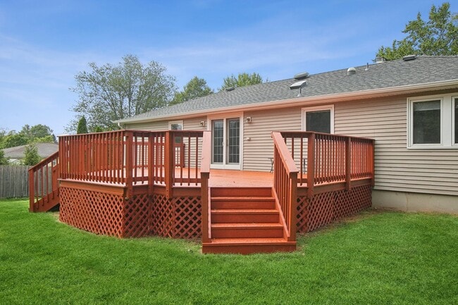 Building Photo - 34 Lewis Dr