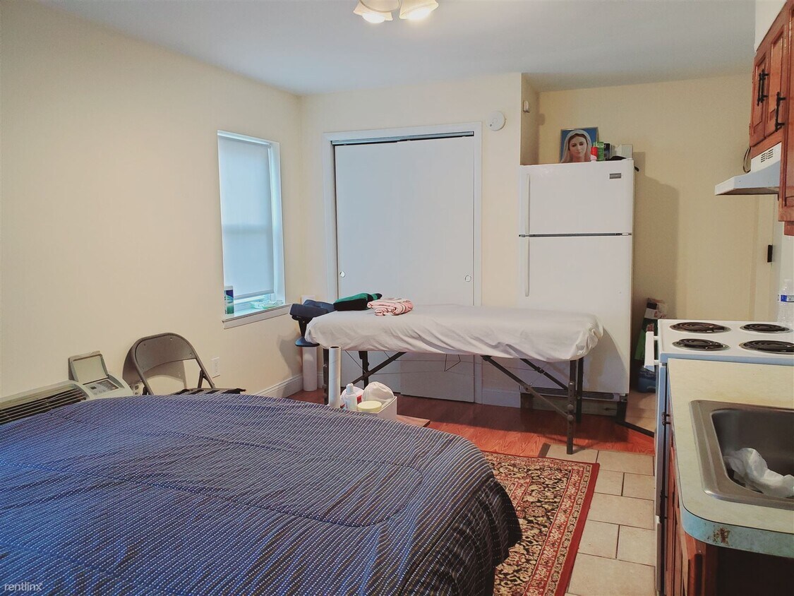 Building Photo - Studio, 1 bath Condo - 12 Houston Ter Apt 3
