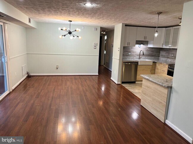 Foto del edificio - 12201 Peach Crest Dr