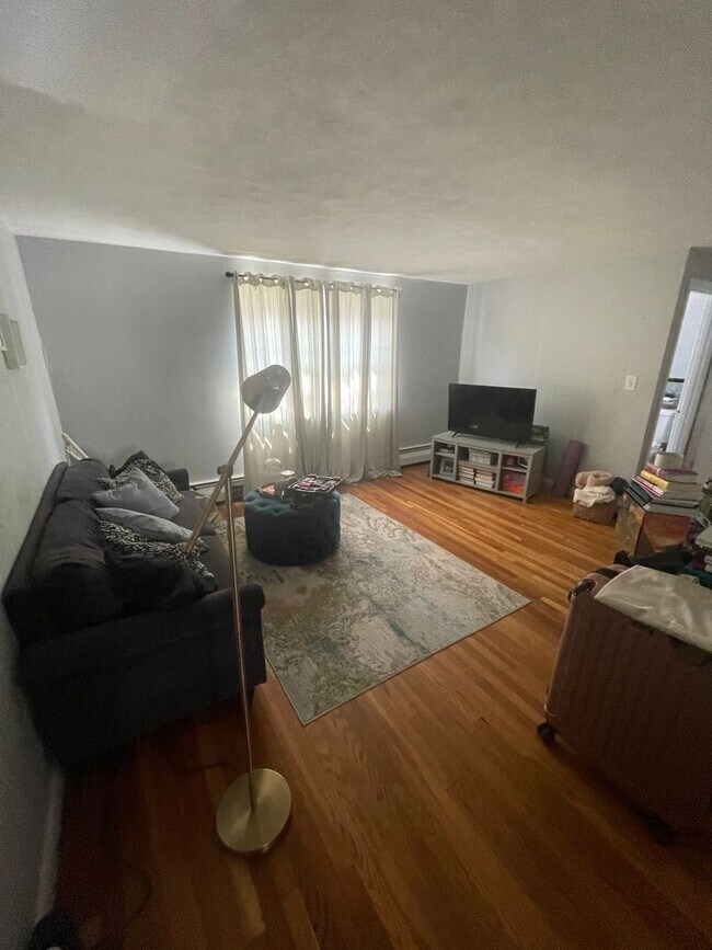 Foto del edificio - Huge 1 bed near the Green Line and the Allston/Brighton border.