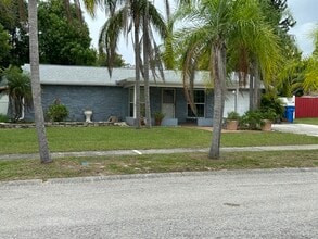 Building Photo - 802 Valley Hill Dr