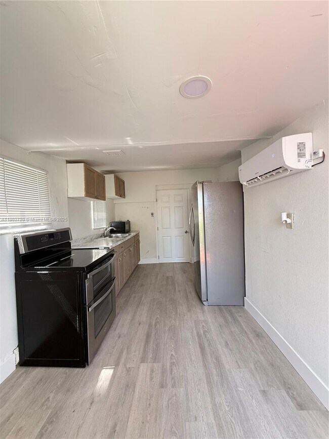 Foto del edificio - 2460 NW 61st St
