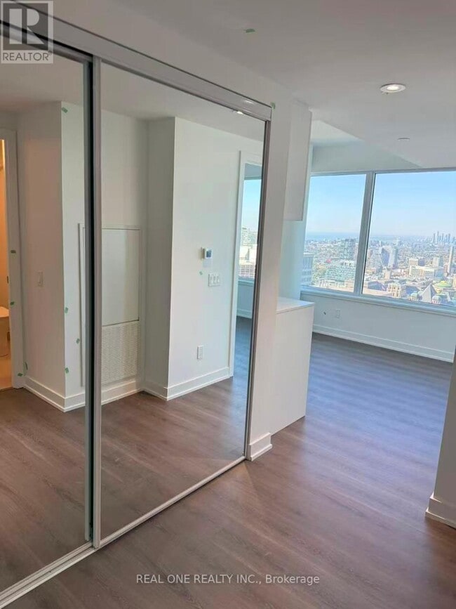 Building Photo - 8 Wellesley St W