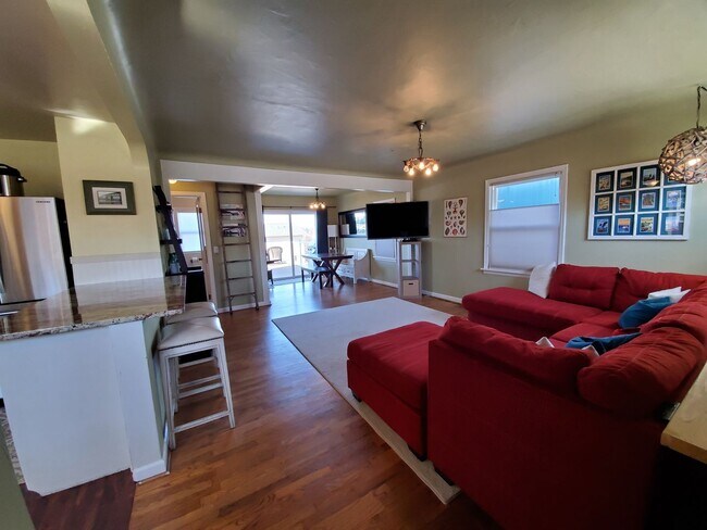 Building Photo - Manette Waterview 3bd 2.75 bath with 2 BON...