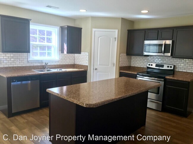 Building Photo - 3 br, 2.5 bath House - 1010 Whirlaway Circle