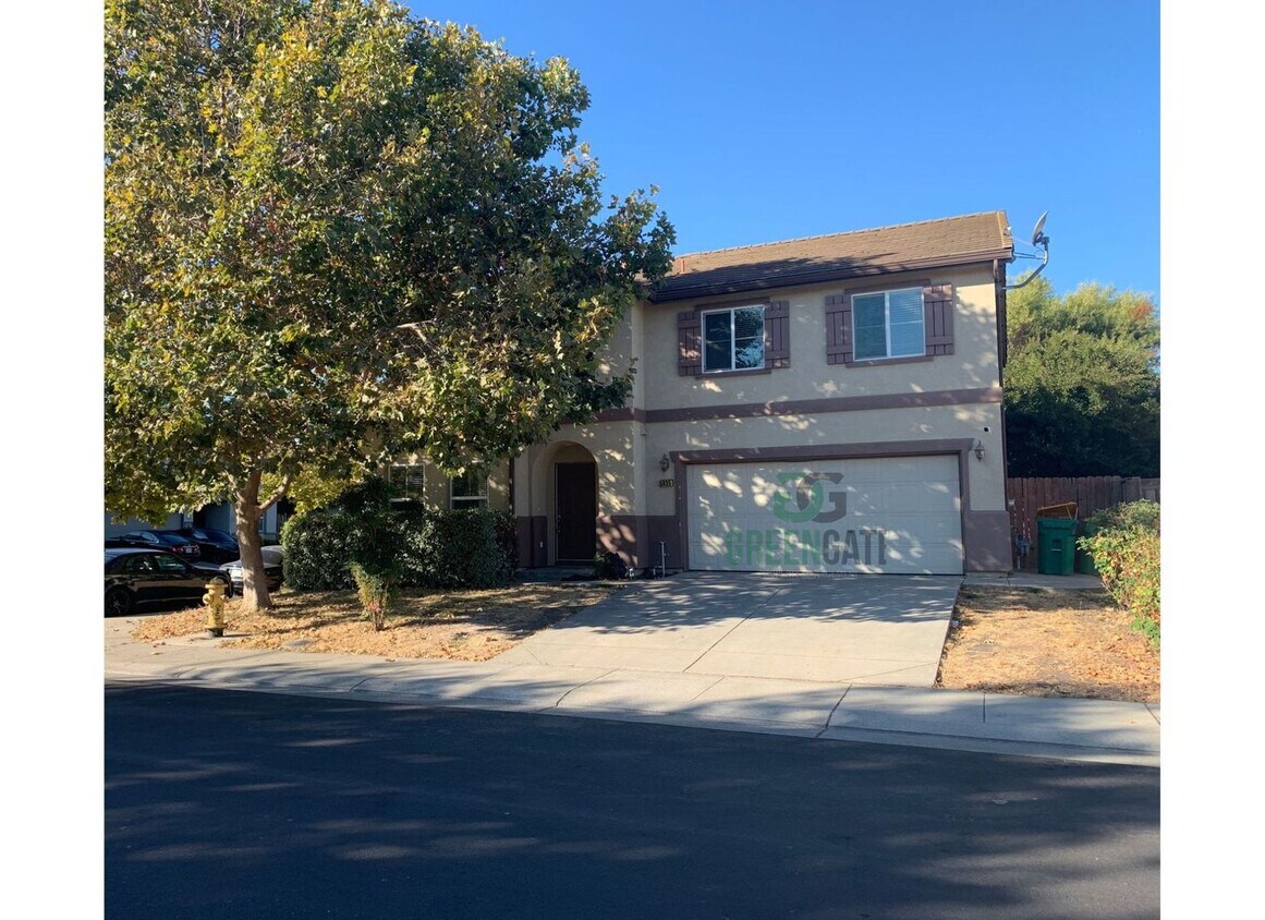 Primary Photo - Two story 4 bedroom, 2.5 bath home in Stoc...