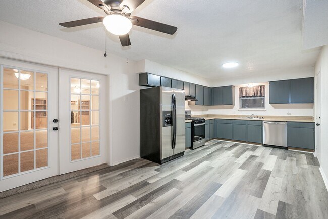 Building Photo - COMING SOON!! 4 Bed 2.5 Bath COZY home wit...