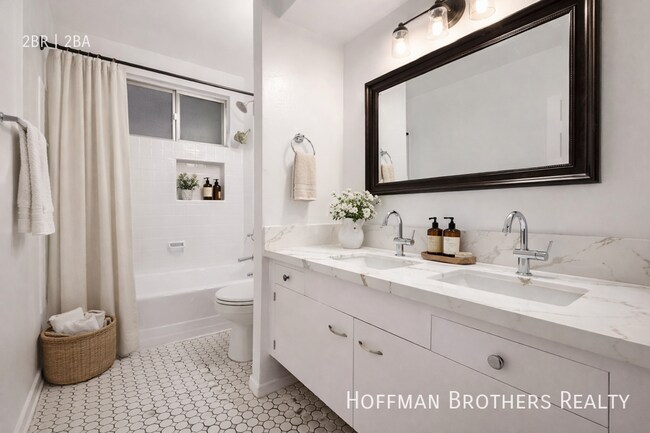 Building Photo - 337 S Elm Dr