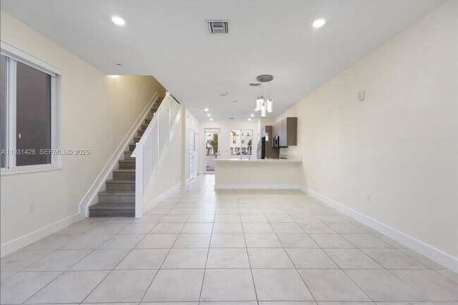 Foto del edificio - 6425 NW 103rd Pl