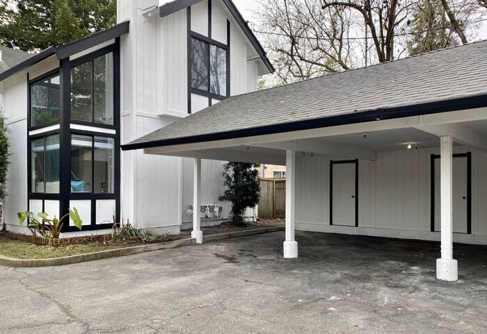 Primary Photo - 2745 Pine St