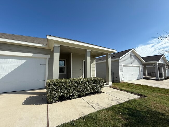 Building Photo - 1102 Treeta Trl