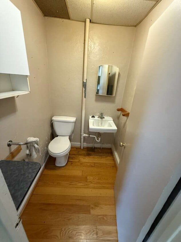 Building Photo - 2316 Broadway Ave