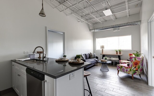 Foto del edificio - 460 Coventry Ln