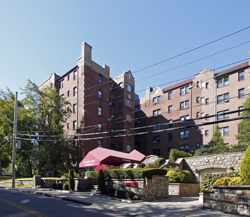 Franklin Court Apartments in White Plains NY Apartments com Franklin Court Apartments in White Plains NY Apartments com