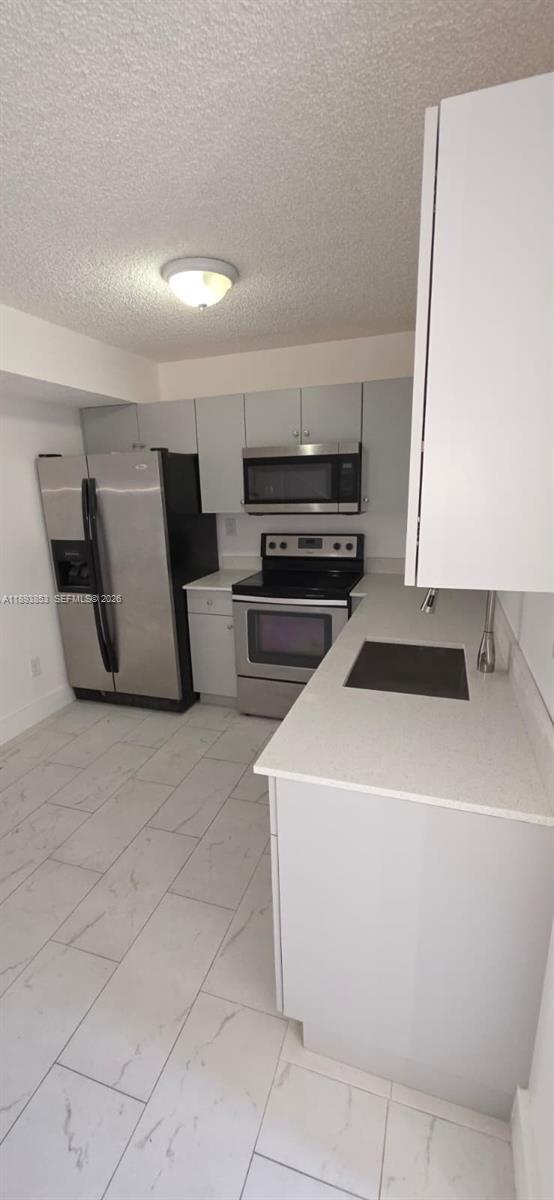 Foto del edificio - 15389 S Dixie Hwy