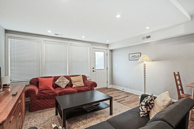 Foto del edificio - 419 Newton Pl NW