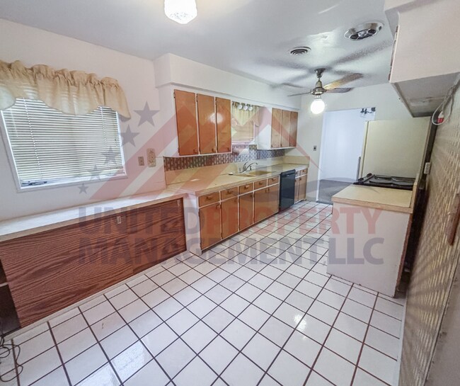 Building Photo - 3 bedroom 2 bathroom house for rent Carlsb...