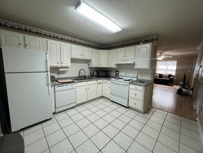 Building Photo - 100 Woodstone Dr