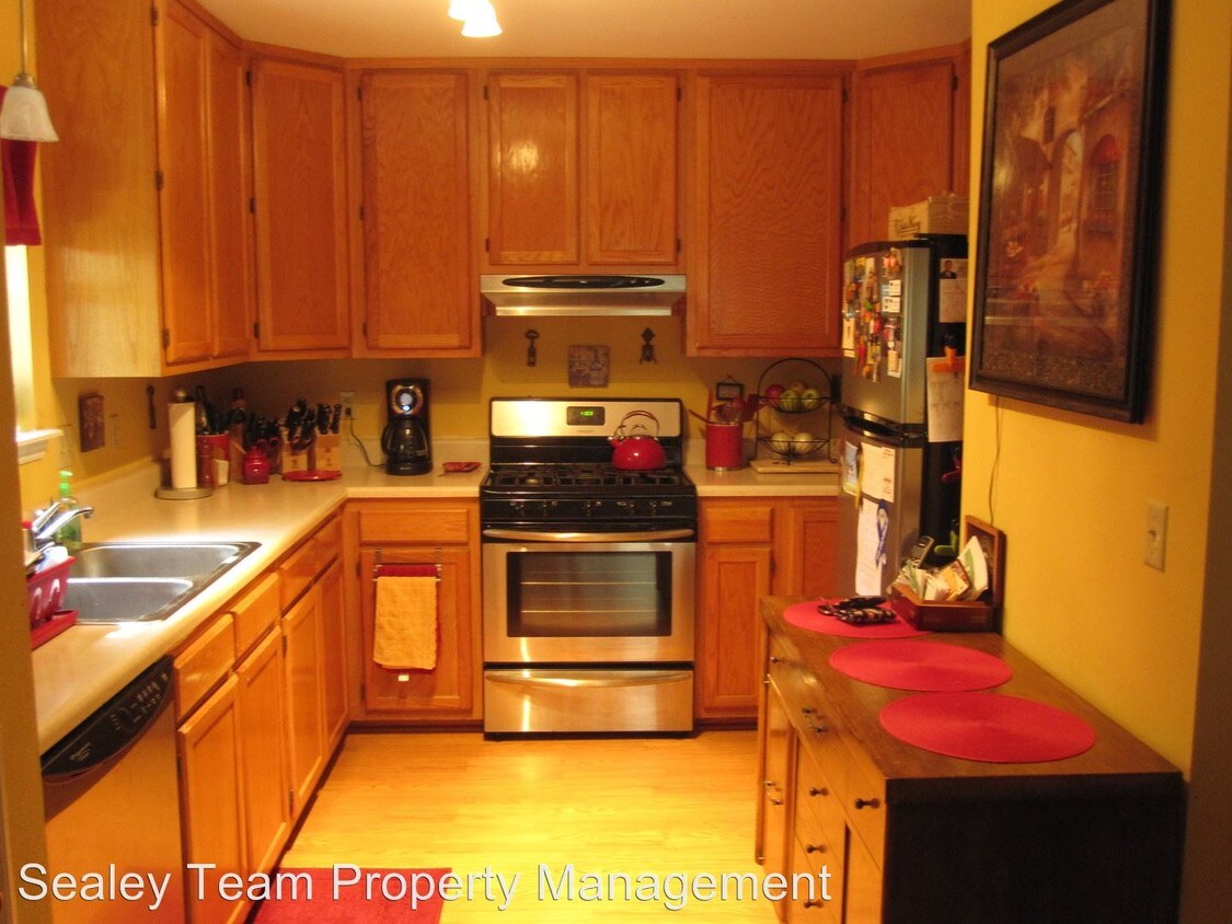 Primary Photo - 2788 Beechwood Knolls