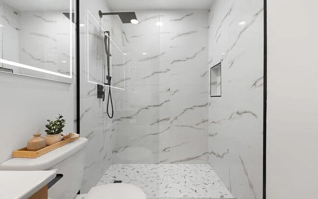 Building Photo - If you want the nicest unit on the market ...