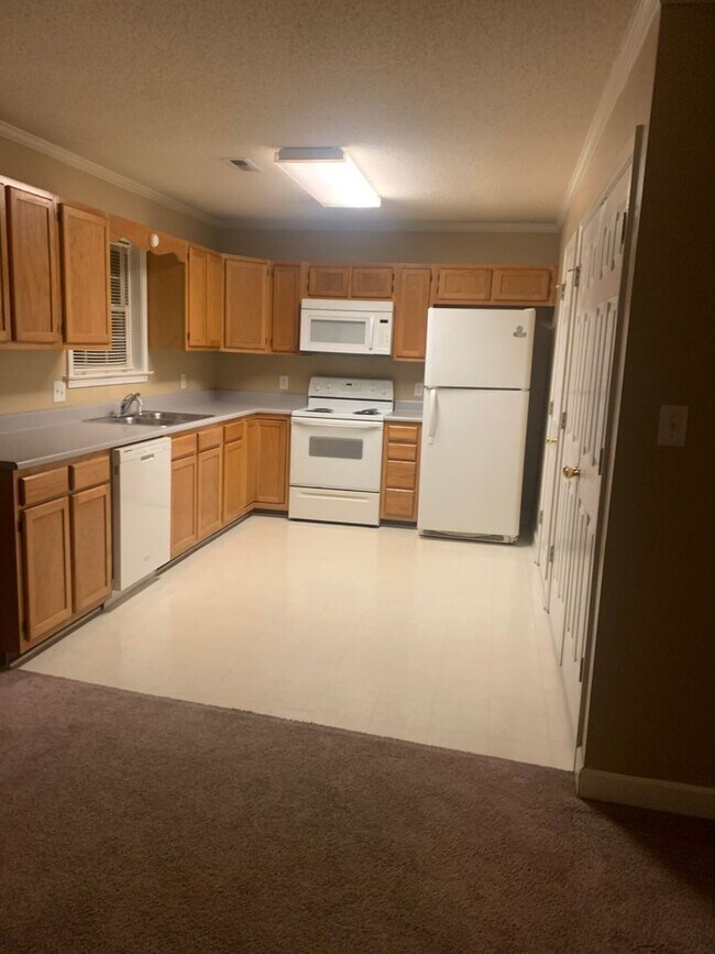 Building Photo - This 3 bedroom home is located in Salisbur...