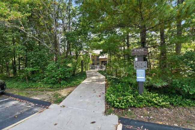 Building Photo - 23252 Chestnut Oak Ct