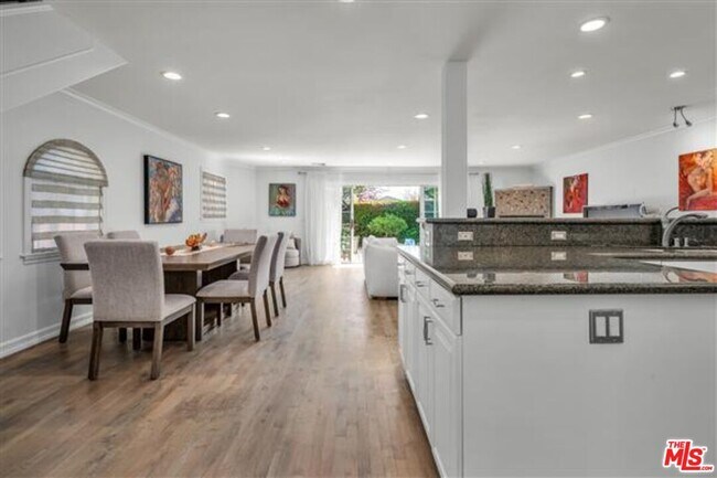 Foto del edificio - 10824 Westminster Ave