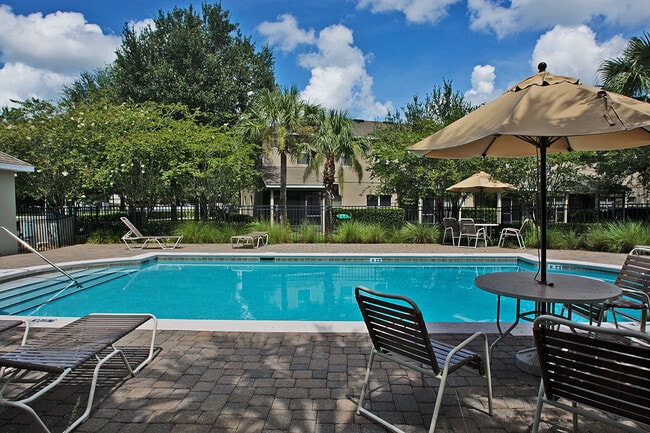 Building Photo - Lovely 2 Bedroom, 2.5 Bath Townhome w/loft...
