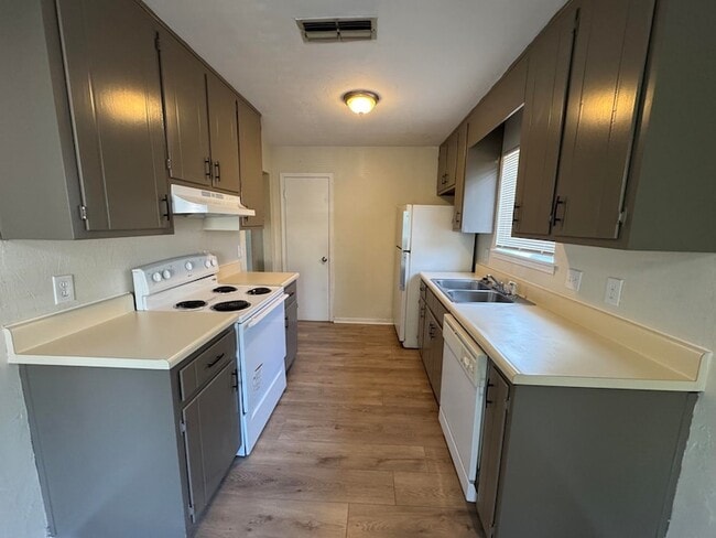 Photo - 1401 Lazy Brook Unit D Apartment